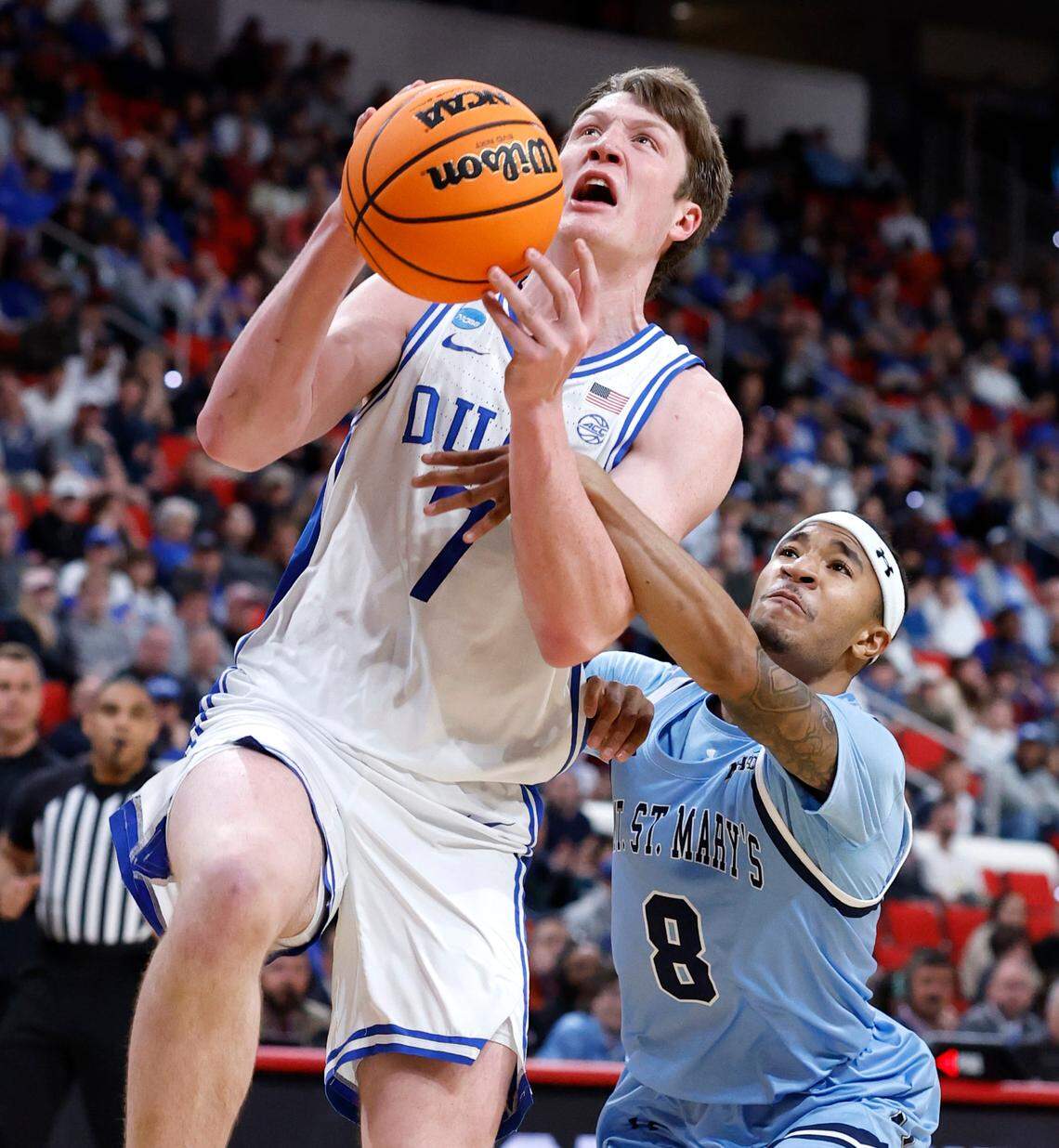 Duke’s Kon Knueppel (7) drives to the basket as Mount St. Mary’s Dallas Hobbs (8) defends during the second half of Duke’s 93-49 victory over Mount St. Mary’s in the first round of the 2025 NCAA Men’s Basketball Tournament at the Lenovo Center in Raleigh, N.C., Friday, March 21, 2025.