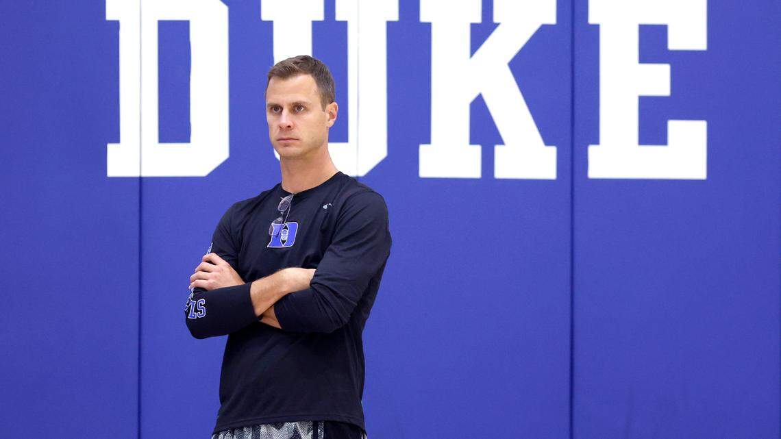 Duke head coach Jon Scheyer watches during the basketball team’s workout at the K Center practice courts in Durham, N.C., Wednesday, July 12, 2023.