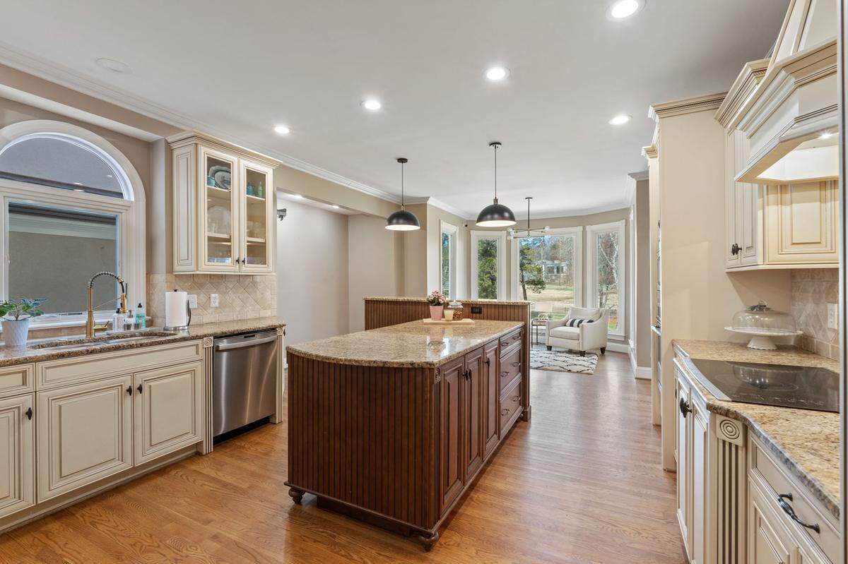 5586 Anson Rd, Greensboro, NC 27407