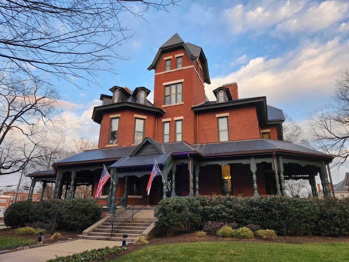 The office of the North Carolina lieutenant governor is in the historic Hawkins-Hartness House at 310 N. Blount St., in downtown Raleigh near the Executive Mansion and Legislative Building.