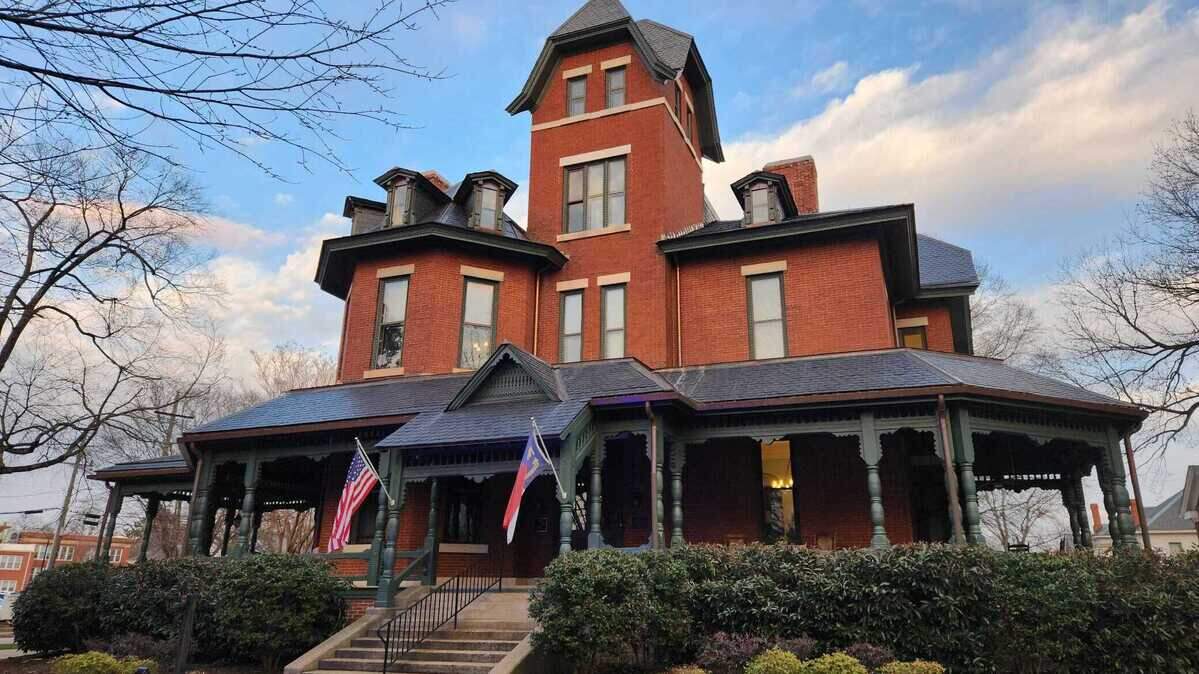 The office of the North Carolina lieutenant governor is in the historic Hawkins-Hartness House at 310 N. Blount St., in downtown Raleigh near the Executive Mansion and Legislative Building.