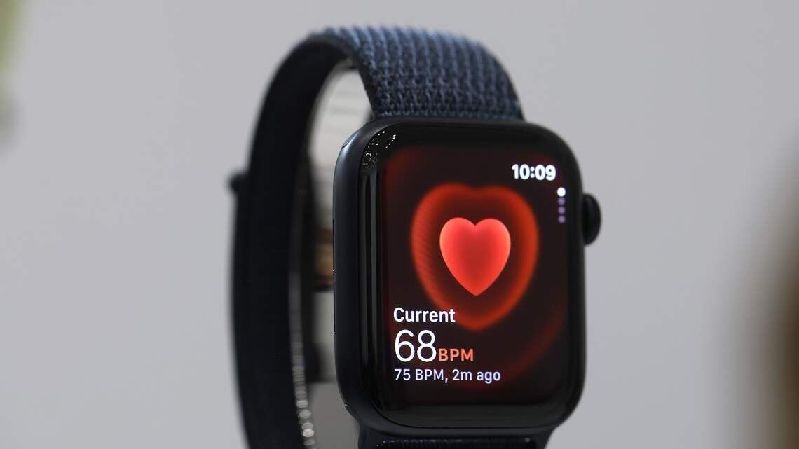 What are read-only wearable devices, and how do they differ from read-write systems?