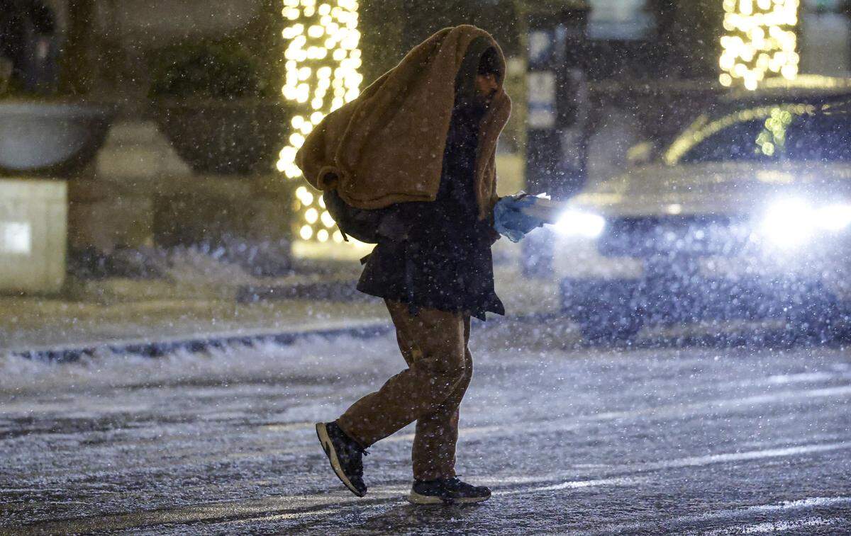 Light snow falls on a cold and windy night in downtown Raleigh, N.C., Saturday evening, Jan. 31, 2026.