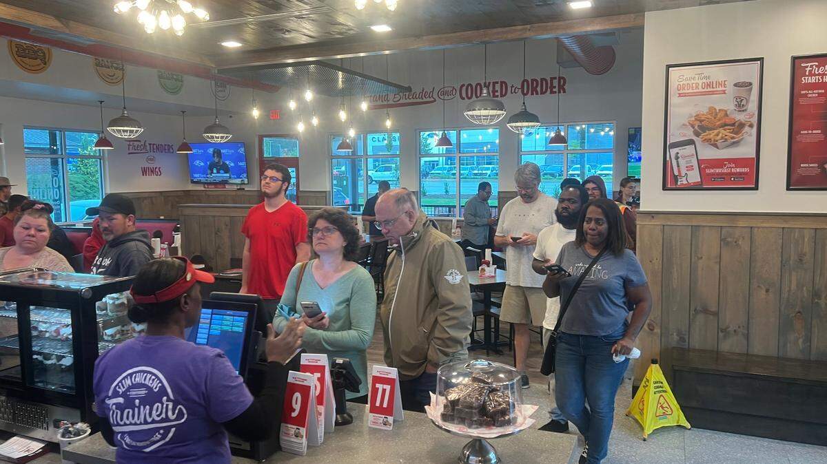The fried chicken chain Slim Chickens just opened a new location in Johnston County. 