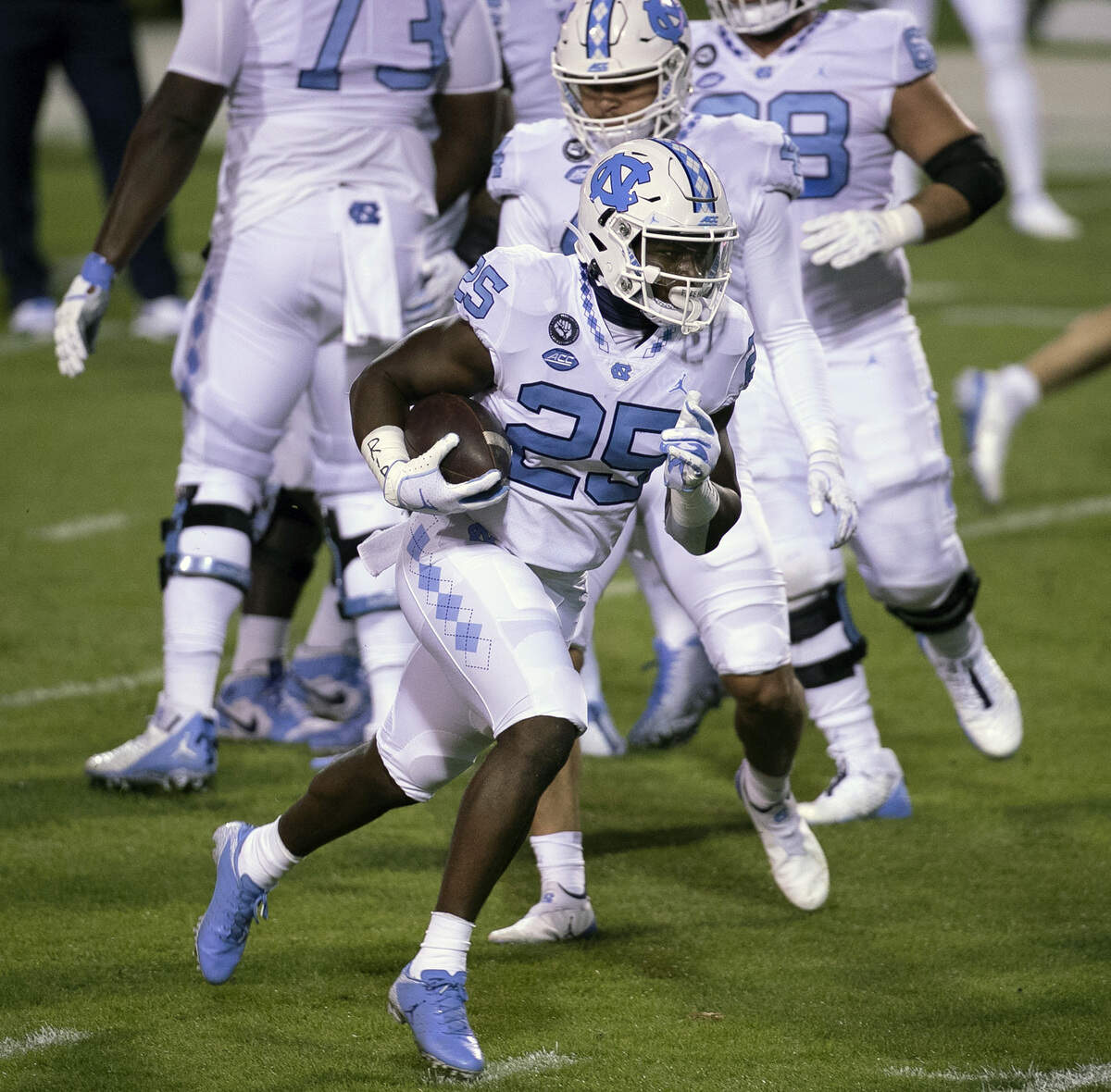 North Carolina’s North Carolina’s Javonte Williams (25) warms up for the Tar Heels’ game against Virginia on Saturday, October 31, 2020 at Scott Stadium in Charlottesville, Va.