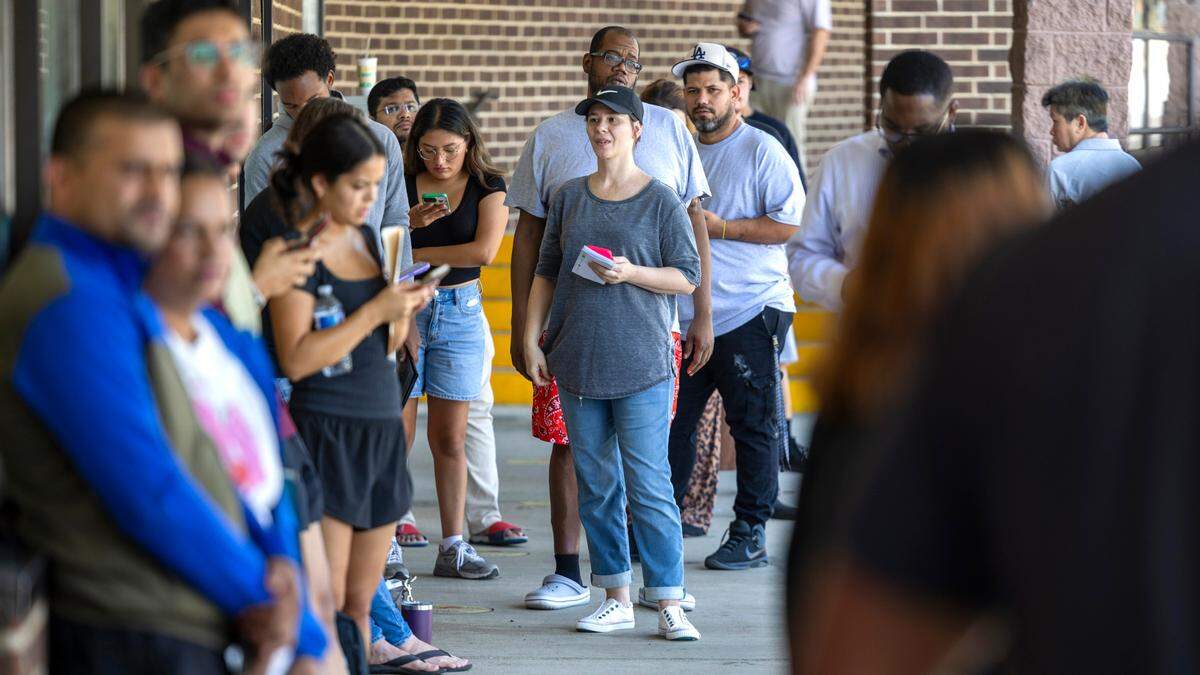 Drivers wait in line outside the NCDMV driver license office on Avent Ferry Road in Raleigh on Thursday, August. 29, 2024. As the state’s population grew by 2.4 million since 2003, the number of approved driver’s license examiners hasn’t changed, the Division of Motor Vehicles says.