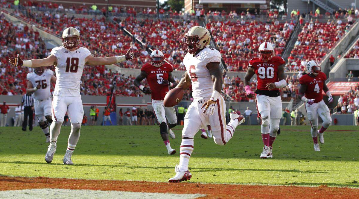 Boston College’s Sherman Alston (6) runs in a 24-yard touchdown at Carter-Finley Stadium in Raleigh Saturday, October 11, 2014.