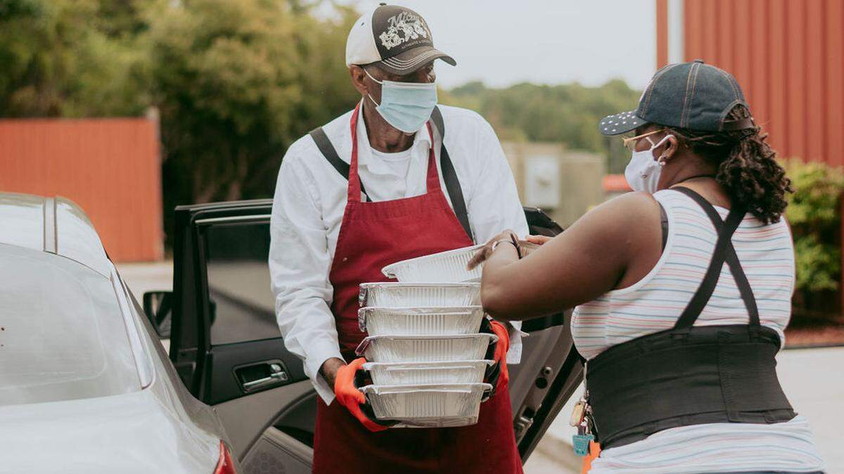 Food Pantry 101: How to get free food from a food pantry (and how to donate)
