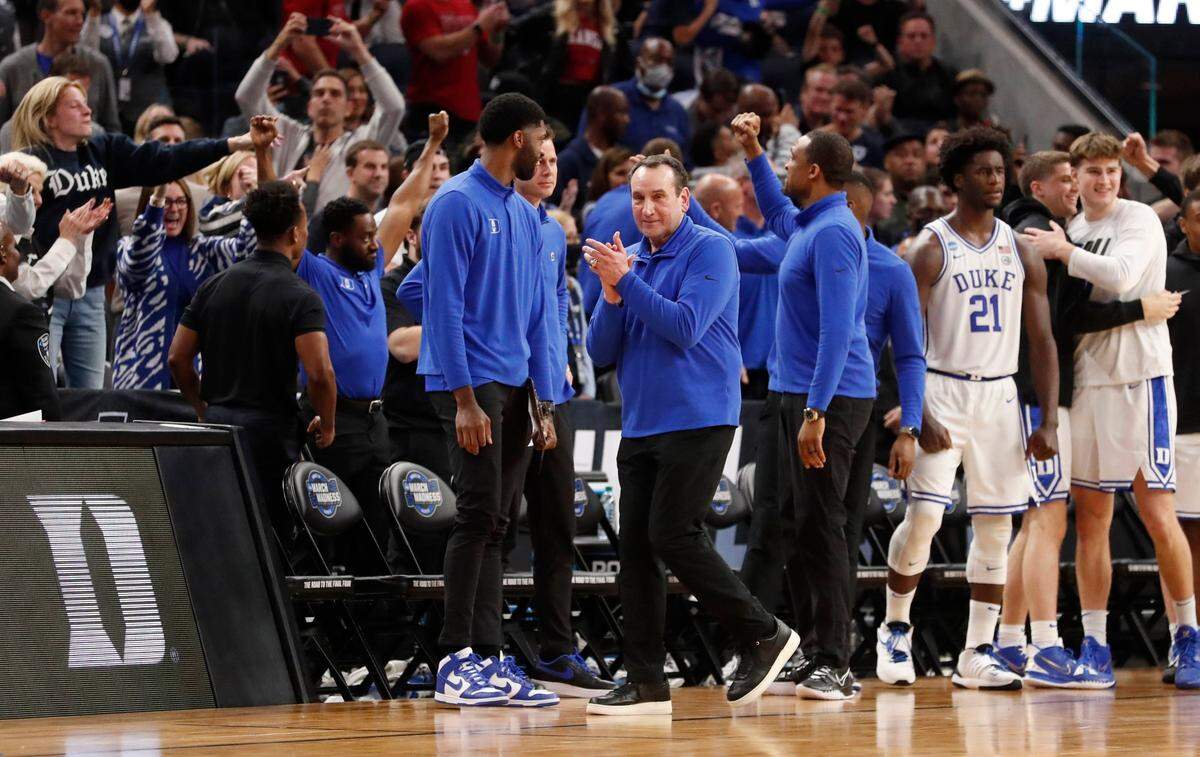 Duke head coach Mike Krzyzewski and the team celebrates as time runs out in Dukes 78-73 victory over Texas Tech in the Sweet 16 round of the NCAA Tournament at the Chase Center in San Francisco, Calif., Thursday, March 24, 2022.