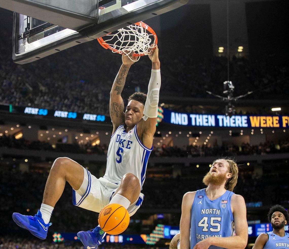 Dukes Paolo Banchero (5) dunks over North Carolinas Brady Manek (45) in the first half during the NCAA Final Four semi-final on Saturday, April 2, 2022 at Caesars Superdome in New Orleans, La.