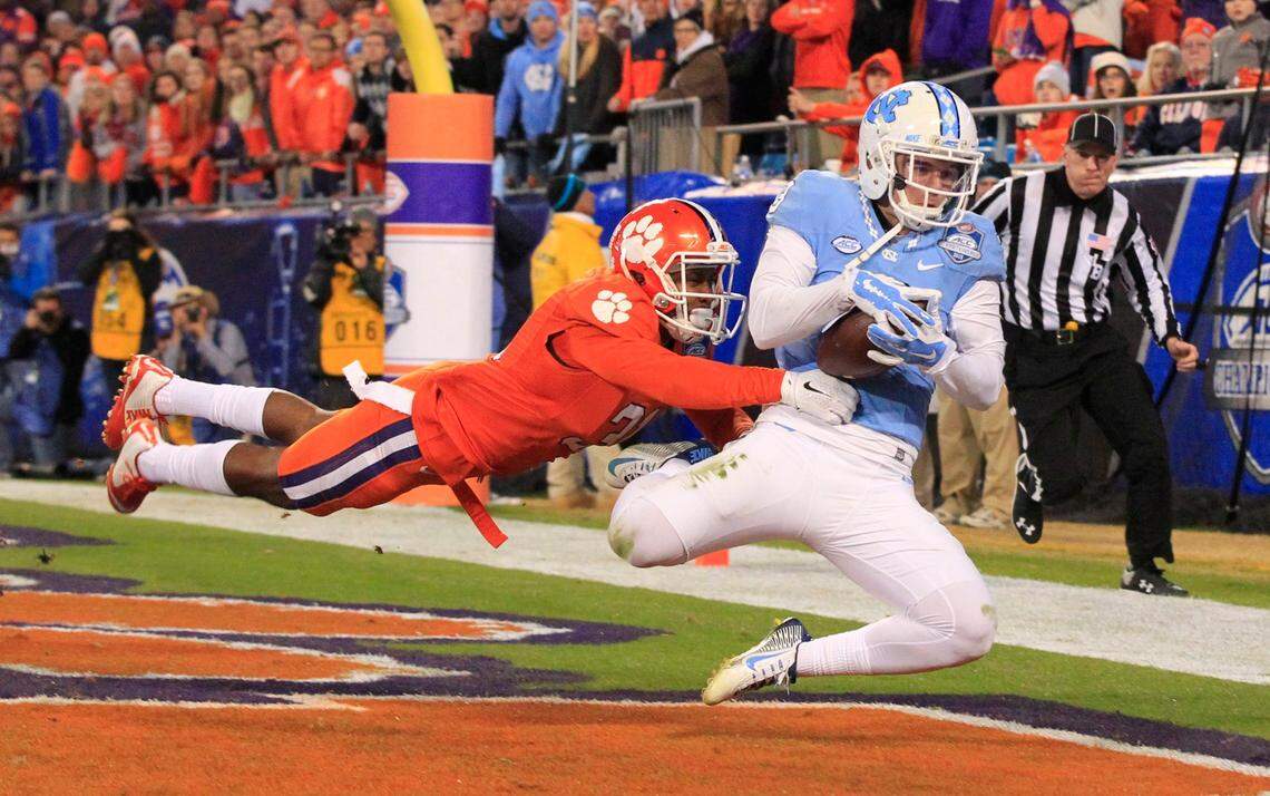 North Carolina’s Ryan Switzer (3) pulls in a touchdown reception as Clemson’s Ryan Carter (31) defends during the ACC Football Championship in Charlotte in 2015.