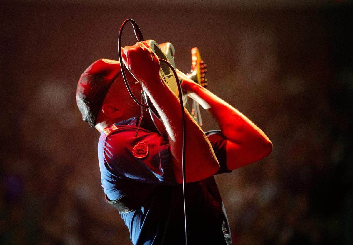 Rage Against the Machine’s Tom Morello shreds with his teethin concert, Sunday night, July 31, 2022 at Raleigh, N.C.’s PNC Arena.