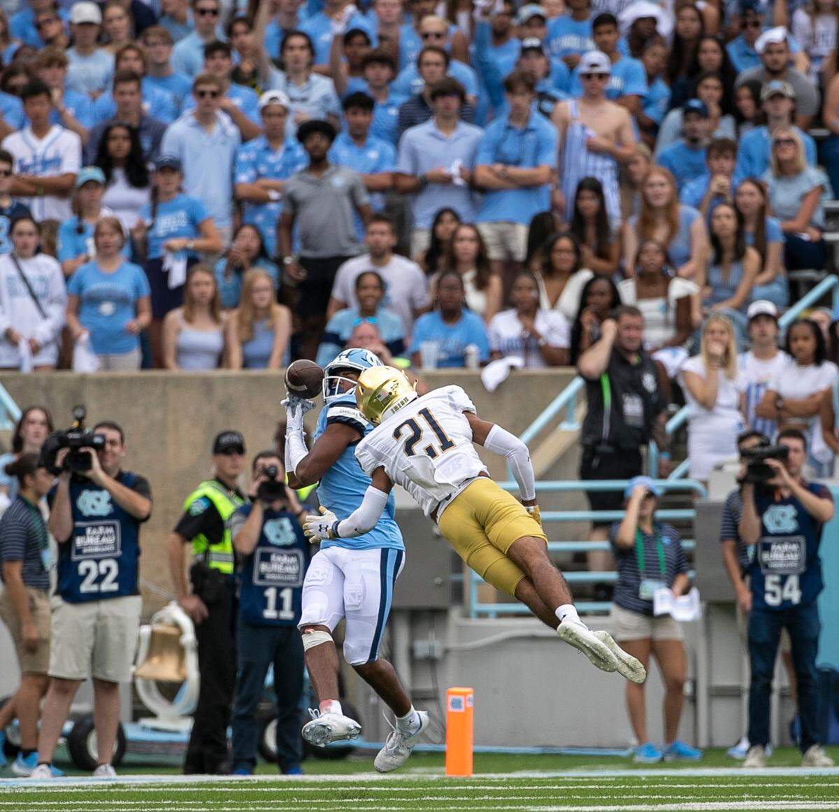 North Carolina J.J. Jones (5) pulls in a 43-yard pass from quarterback Drake Maye (10) in the second quarter against Notre Dame on Saturday, September 24, 2022 at Kenan Stadium in Chapel Hill, N.C.