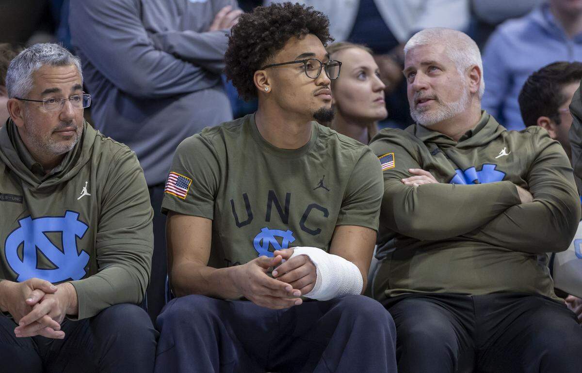 North Carolina guard Seth Trimble (7) takes a place at the end of the bench as he recovers from an injury, during the Tar Heels’ game against Radford on Tuesday, November 11, 2025 at the Smith Center in Chapel Hill, N.C. Trimble will not play for several week after breaking a bone in his left arm.