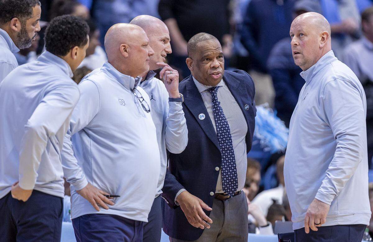 North Carolina coach Hubert Davis huddles with all of his assistant coaches in the closing minutes of play against Louisville on Monday, February 23, 2026 at the Smith Center in Chapel Hill, N.C.