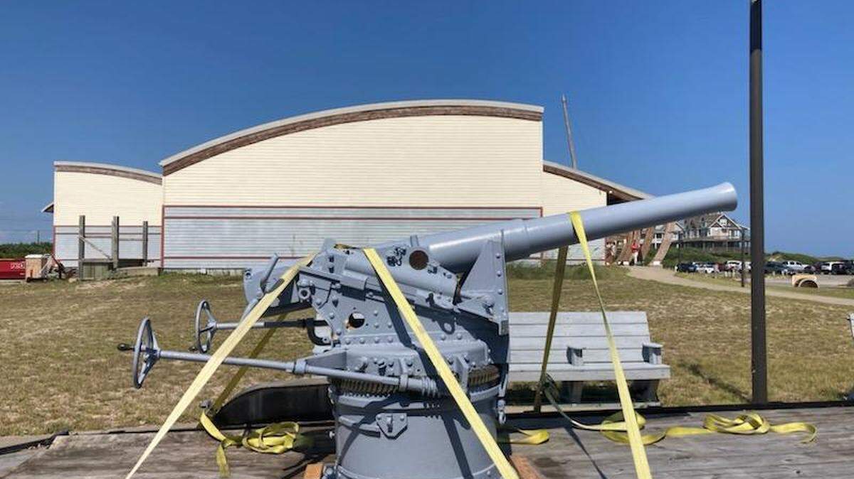 A German naval gun arrives by truck at the Graveyard of the Atlantic Museum in Hatteras in late July. The gun, now restored, had spent decades in front of the former Josephus Daniels House in Raleigh.