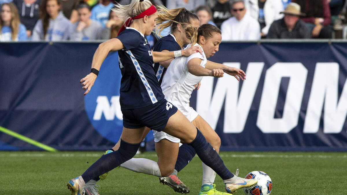 Florida State’s Gloriana Villalobos, right, handles the ball ahead of North Carolina’s Bridgette Andrzejewski (4) during the second half of an NCAA women’s soccer championship game in Cary. Sunday, Dec. 2, 2018.