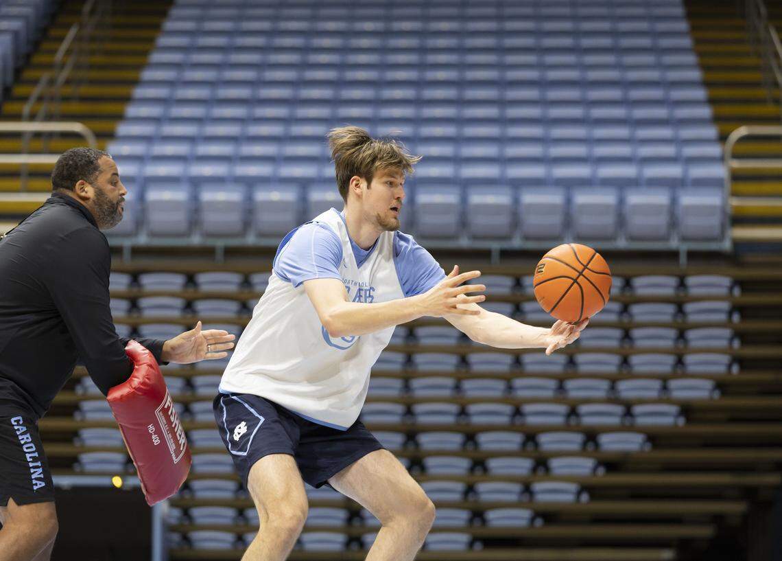North Carolina assistant coach Sean May works with center Henri Veesaar (13) during practice on Thursday, October 9. 2025 at the Smith Center in Chapel Hill, N.C.