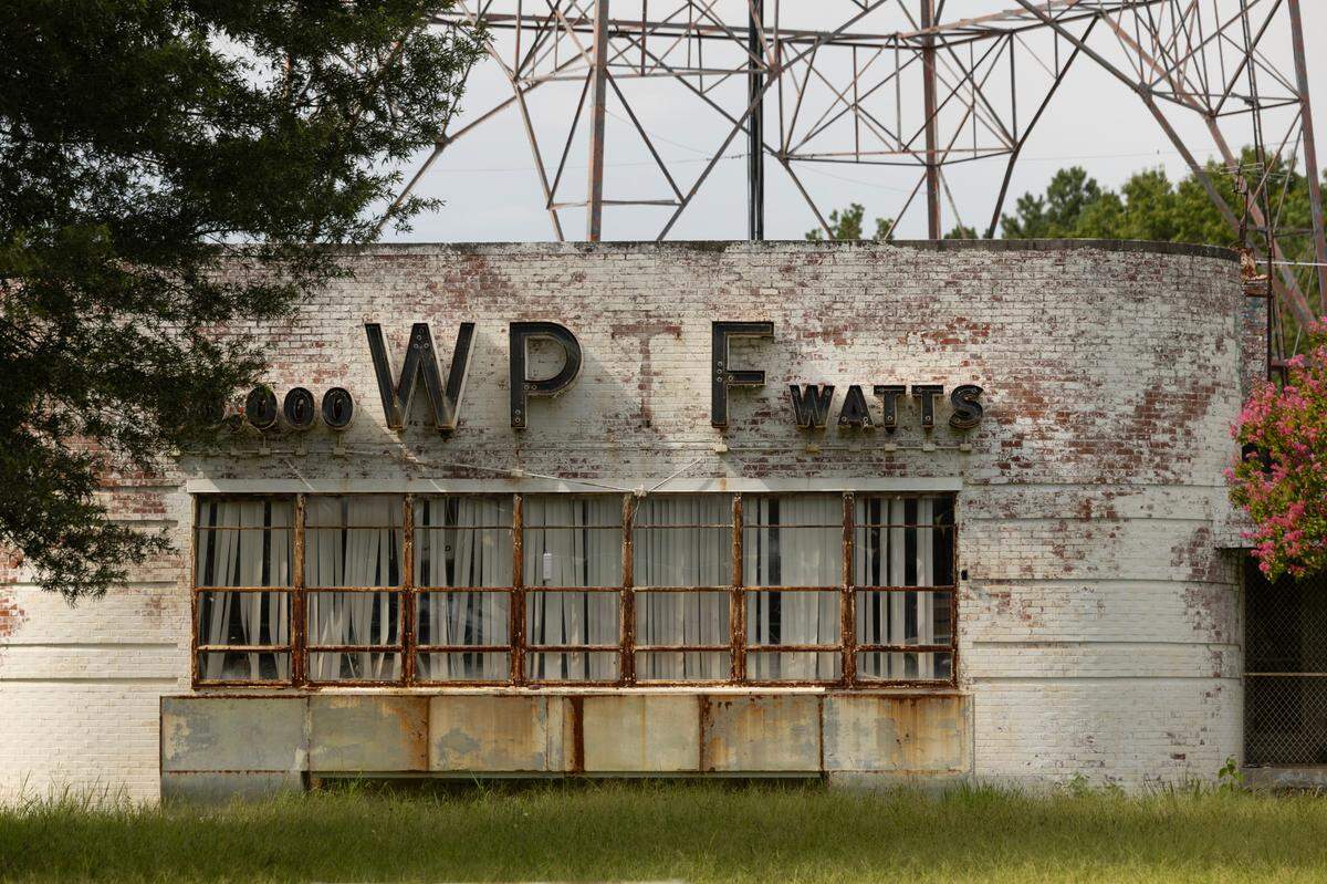 The old WPTF transmitter building features the Art Deco style from the 1940’s.