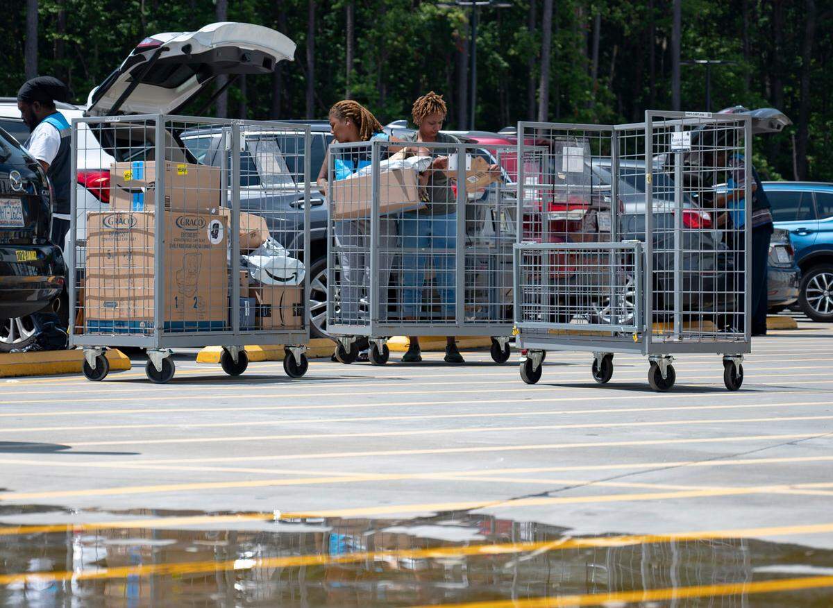 Packages from the Same-Day Delivery Fulfillment Center in Durham are loaded into cars on Wednesday, July 10, 2024.