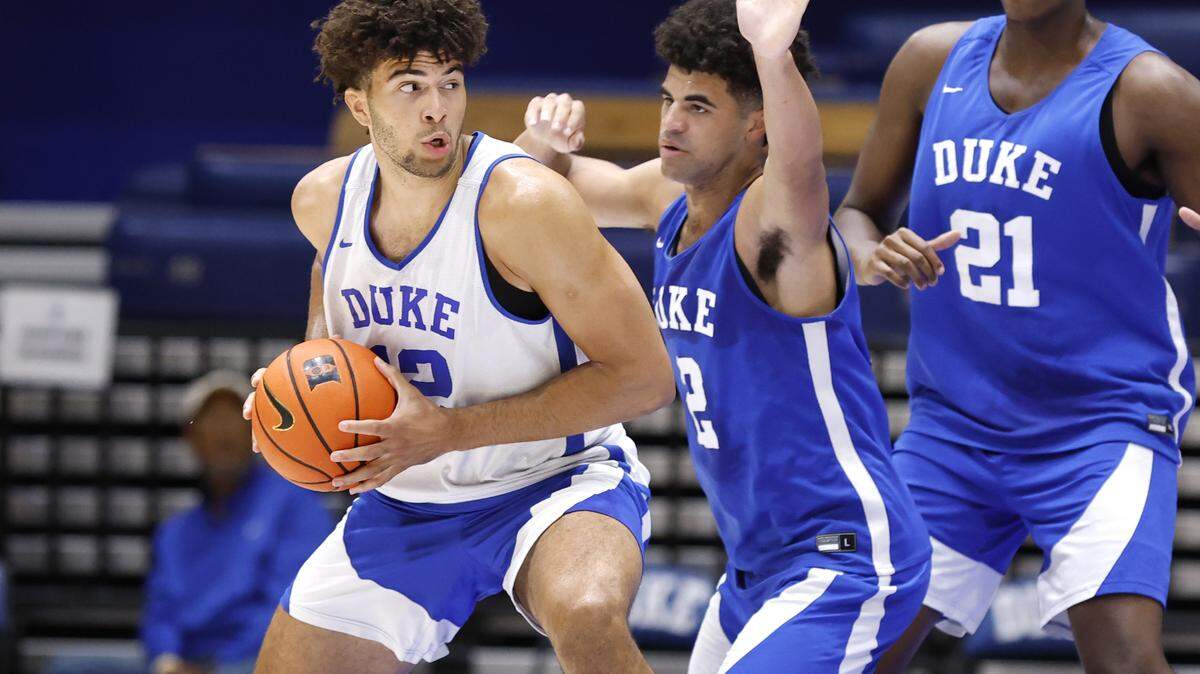 Duke’s Cayden Boozer (2) defends his twin brother Cameron Boozer (12) during a scrimmage during the Blue Devils’ open practice at Cameron Indoor Stadium in Durham, N.C., Tuesday, August 5, 2025.