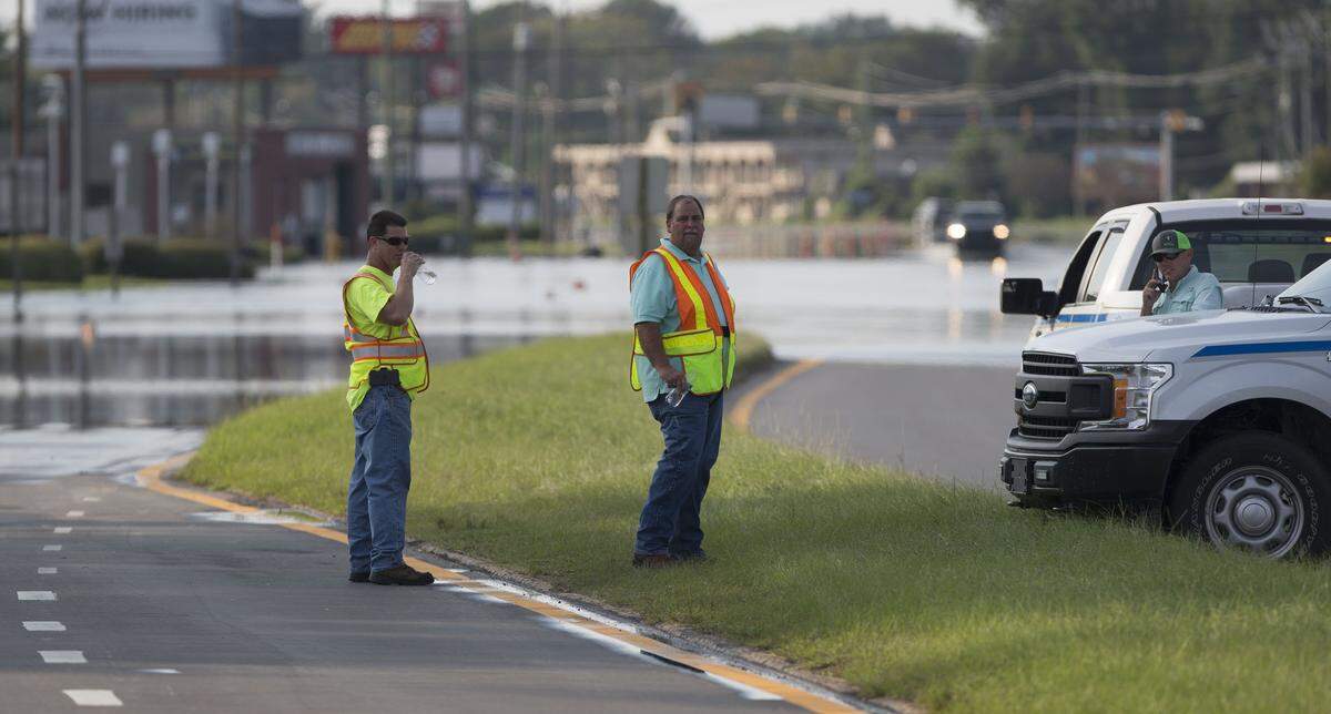 North Carolina Department to Transportation officials close US 70 east of Kinston on Thursday, September 20, 2018, after the Neuse River began to rise and flood the road in the area near the Neuse Sports Shop. Heavy rain from Hurricane Florence in the west has brought the Neuse River to new flood levels.