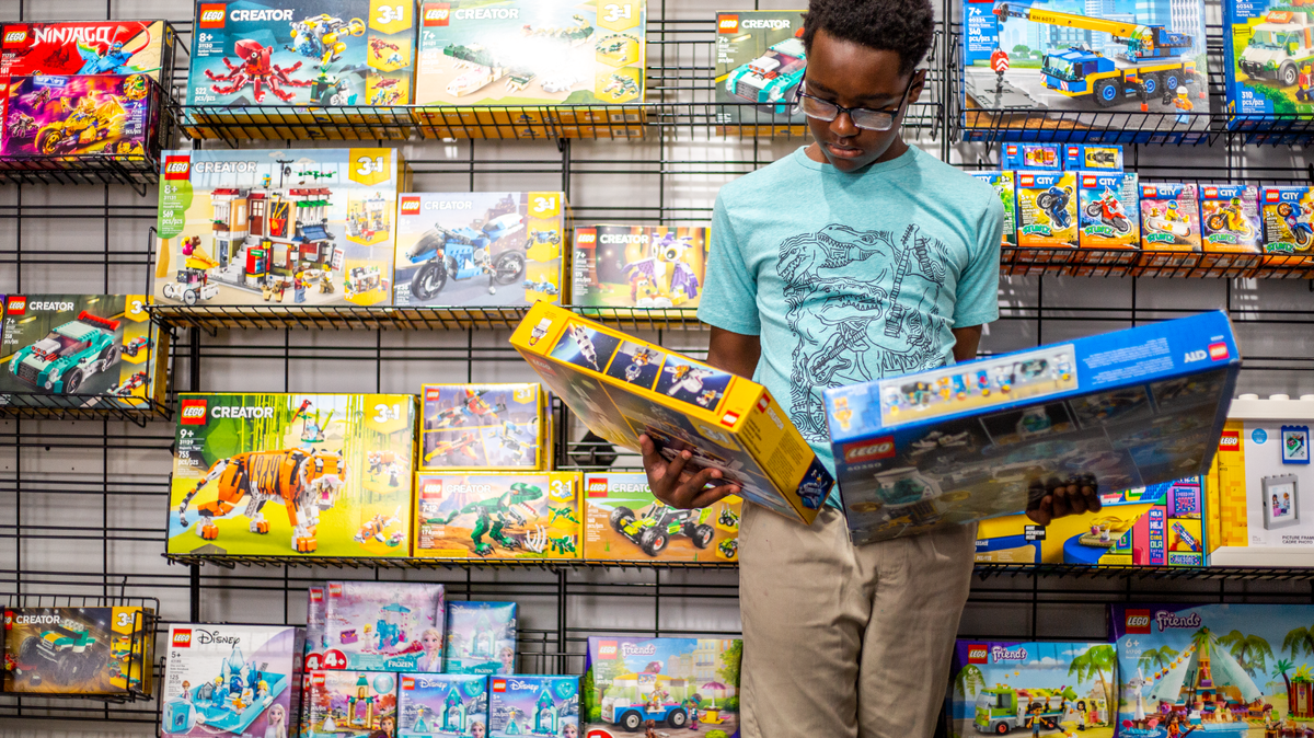 Bricks & Minifigs sells new, in-box Lego products in addition to pre-owned pieces and sets. 