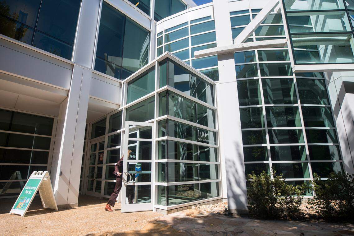 Fidelity Investments Vice President of Regional Public Affairs Leslie Walden enters the company’s main building on its Research Triangle Park, N.C. campus on Monday, Sept. 27, 2021.
