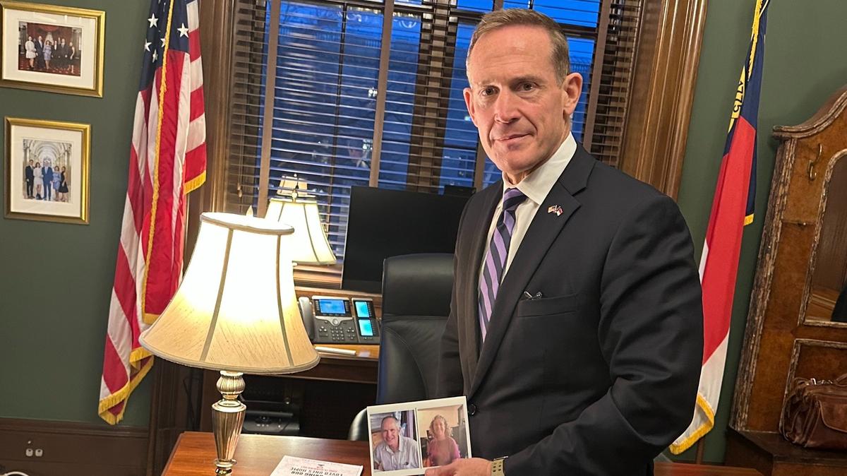 Sen. Ted Budd holds a photo of the Keith and Aviva Siegel, a couple, with ties to North Carolina, taken by Hamas during the Oct. 7 attack on Israel. 