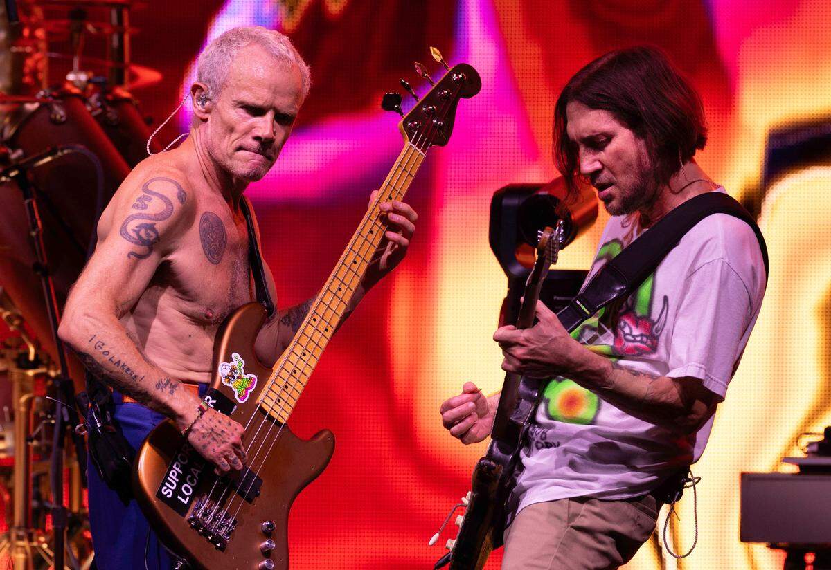 Red Hot Chili Peppers bassist Flea jams with lead guitar player John Frusciante.
