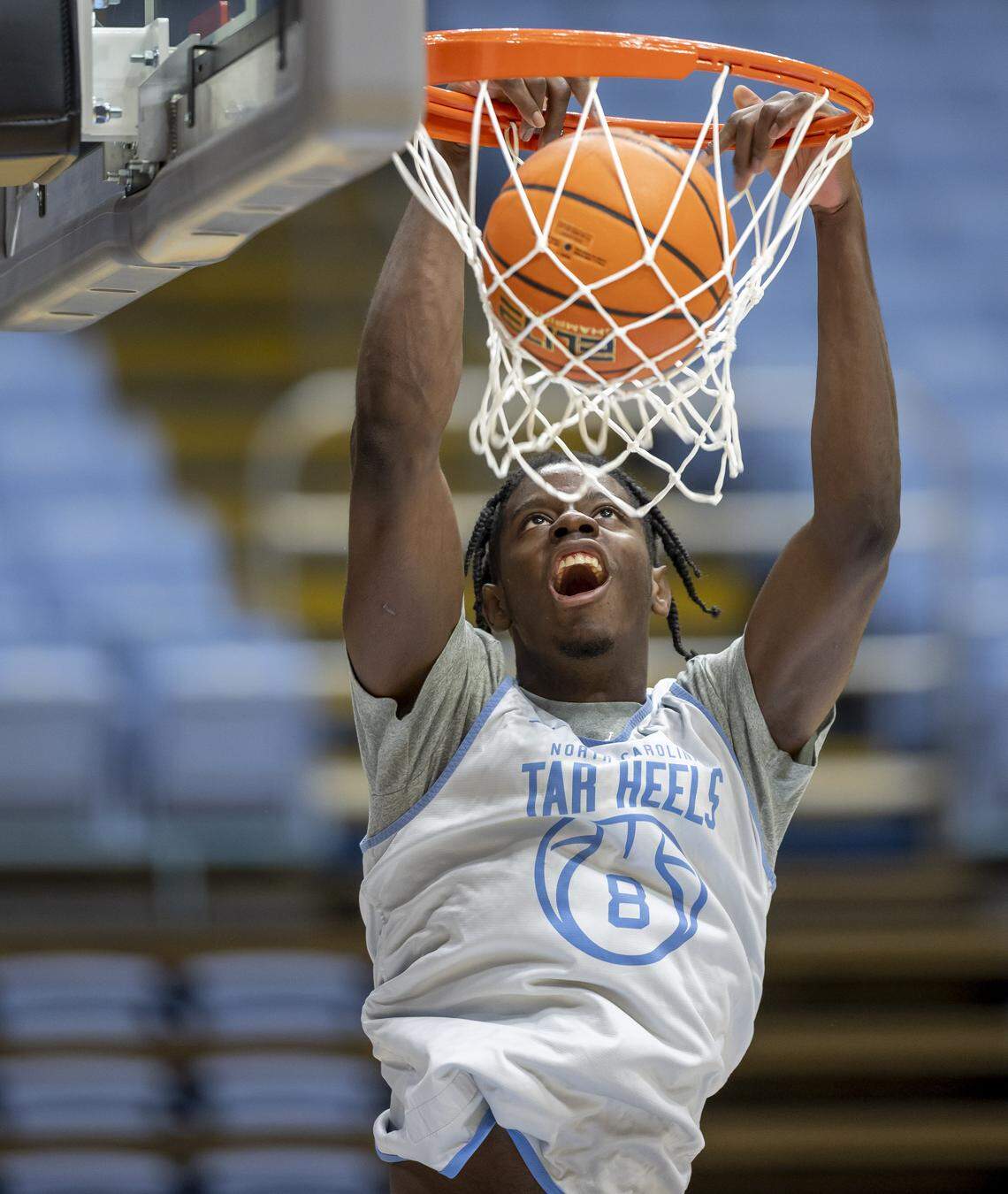 North Carolina forward Caleb Wilson (8) dunks during the Tar Heels’ practice on Thursday, October 9. 2025 at the Smith Center in Chapel Hill, N.C. 