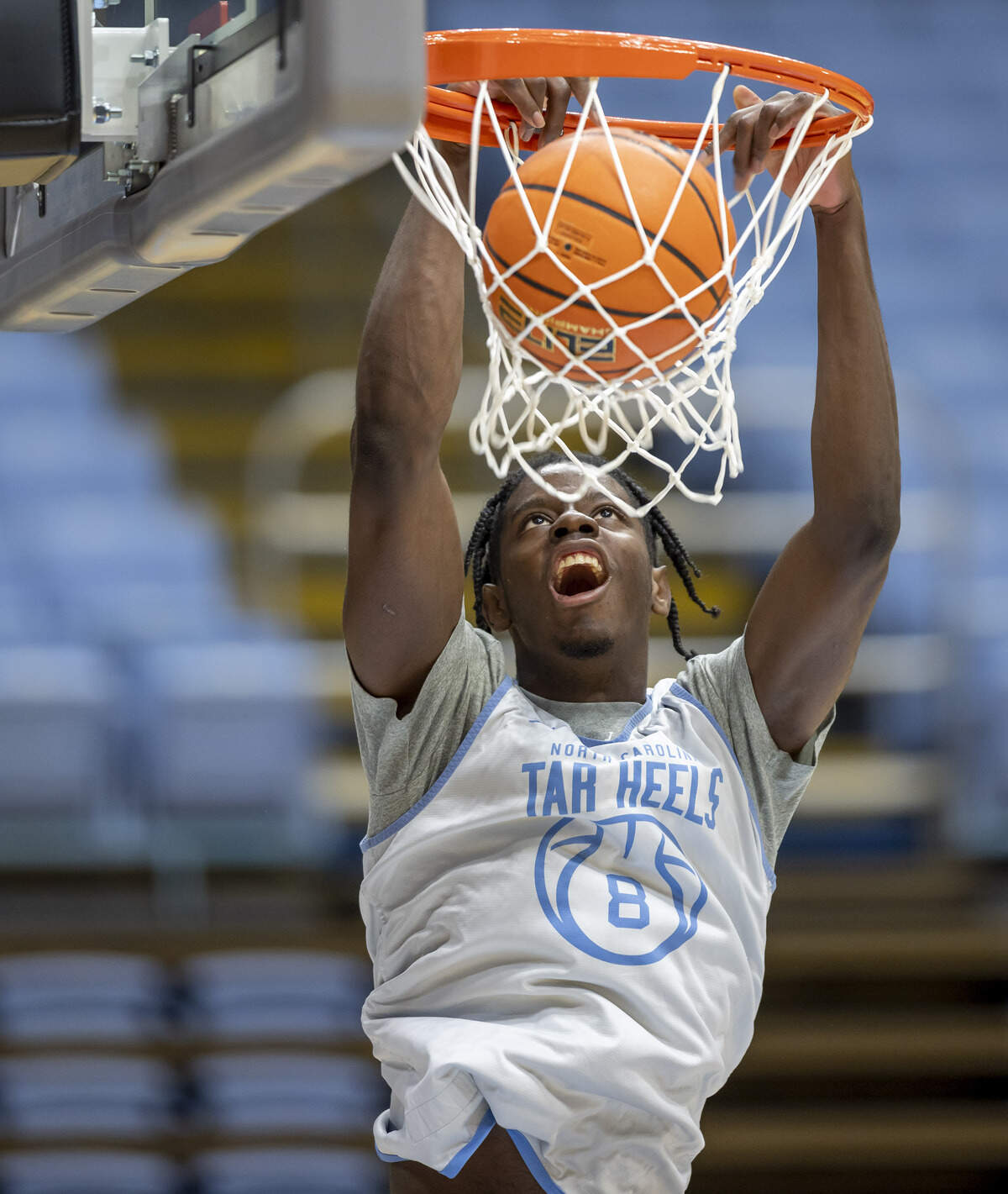 North Carolina forward Caleb Wilson (8) dunks during the Tar Heels’ practice on Thursday, October 9. 2025 at the Smith Center in Chapel Hill, N.C.