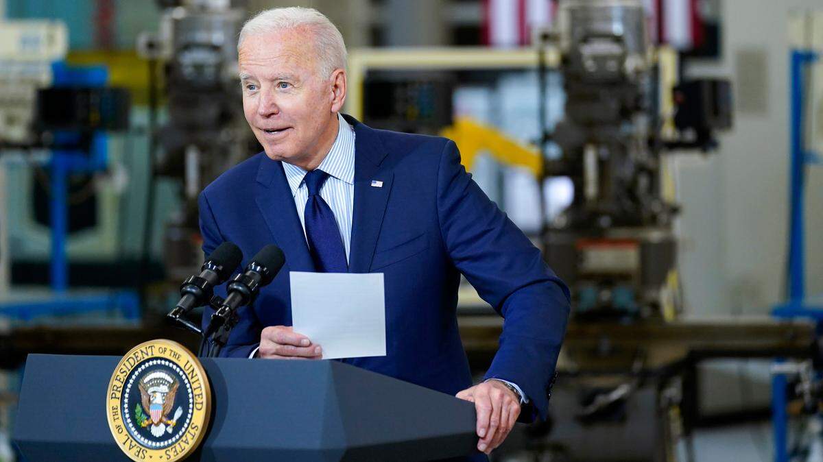 President Joe Biden delivers remarks on the economy at the Cuyahoga Community College Metropolitan Campus, Thursday, May 27, 2021, in Cleveland. (AP Photo/Evan Vucci)