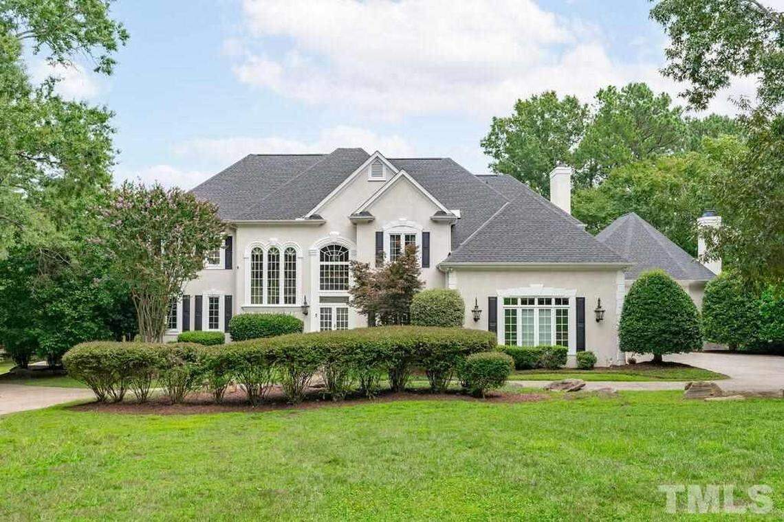 Grammy-winning gospel and soul singer Shirley Caesar has put her house on the market for &nbsp;$1.55 million. The 8,759-square-foot house has four bedrooms, 7 bathrooms and a Star Wars-themed theater.