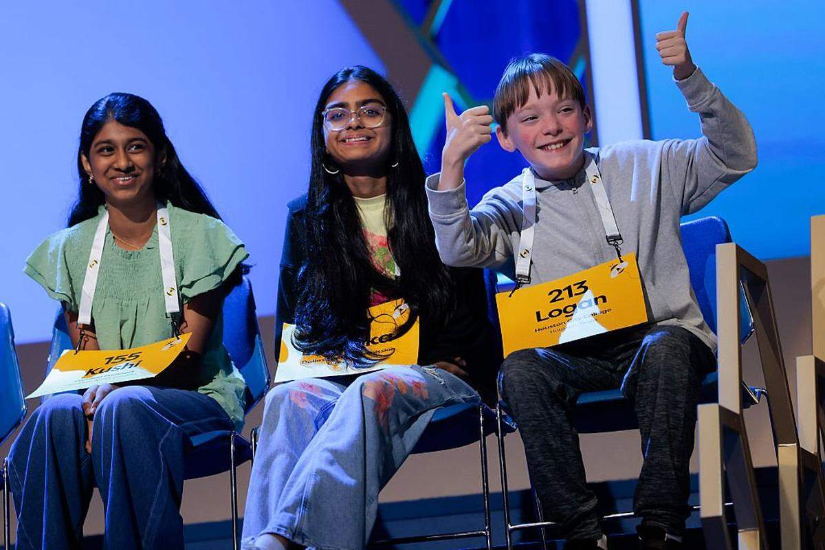 WASHINGTON, DC - MAY 28: Speller Logan Bailey (R), 12, looks to the crowd during the final round of the Scripps National Spelling Bee at Constitution Hall on May 28, 2026 in Washington, DC. A total of 247 spellers, ranging in age from 9 to 15, are competing throughout the week in the 2026 Scripps National Spelling Bee. (Photo by Heather Diehl/Getty Images)