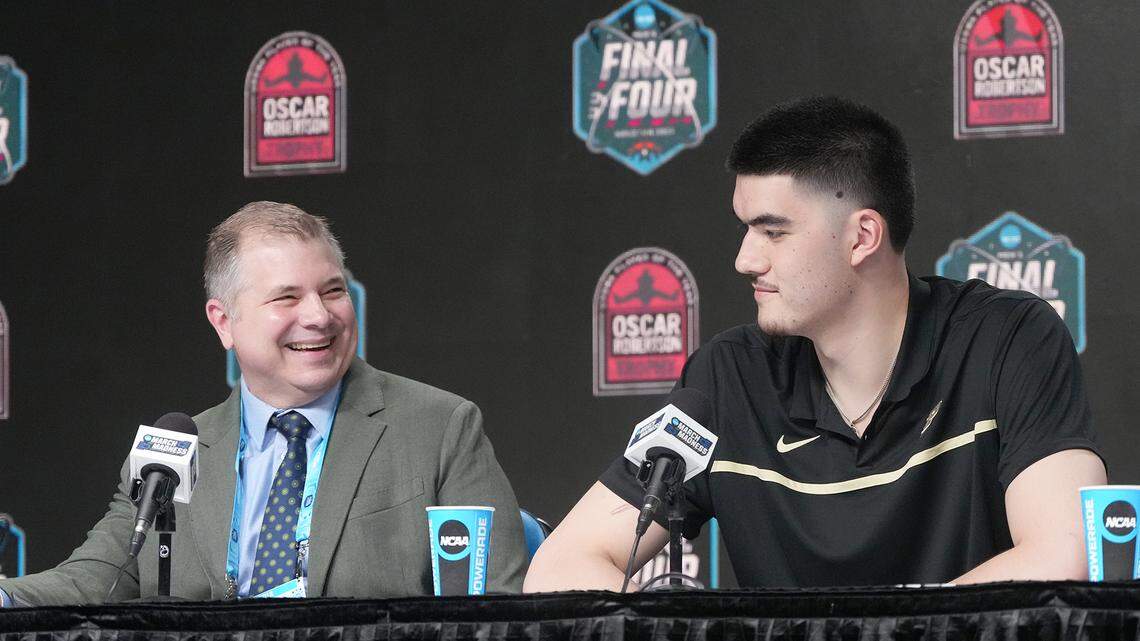 United States Basketball Writers Association president Luke DeCock of the (Raleigh) News & Observer presents Purdue center Zach Edey with the Oscar Robertson Award as the outstanding player in college basketball at the 2023 Final Four in Houston.