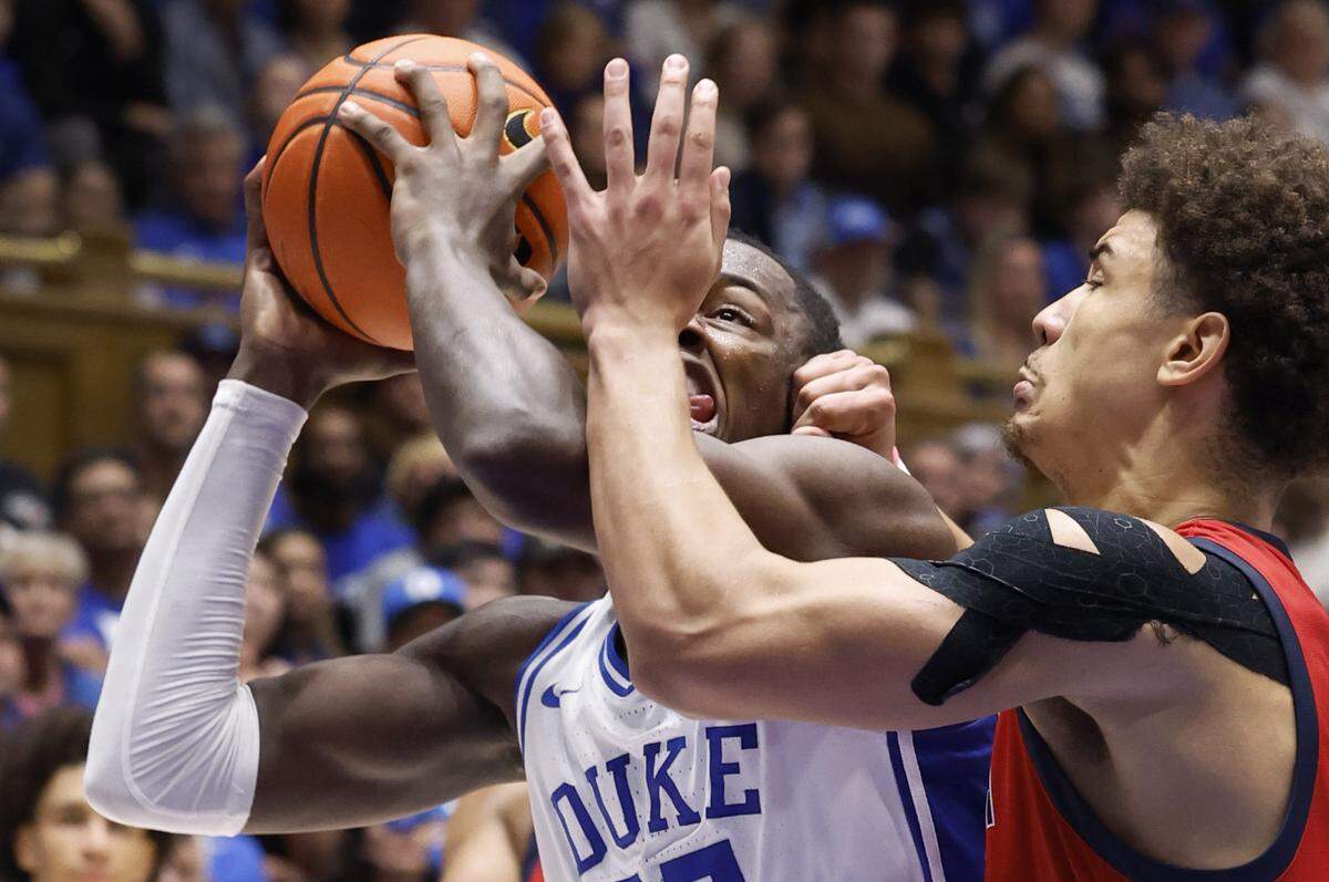 Duke’s Mark Mitchell (25) heads to the basket as Southern Indiana’s A.J. Smith (21) defends during the second half of Duke’s 80-62 victory over Southern Indiana at Cameron Indoor Stadium in Durham, N.C., Friday, Nov. 24, 2023.