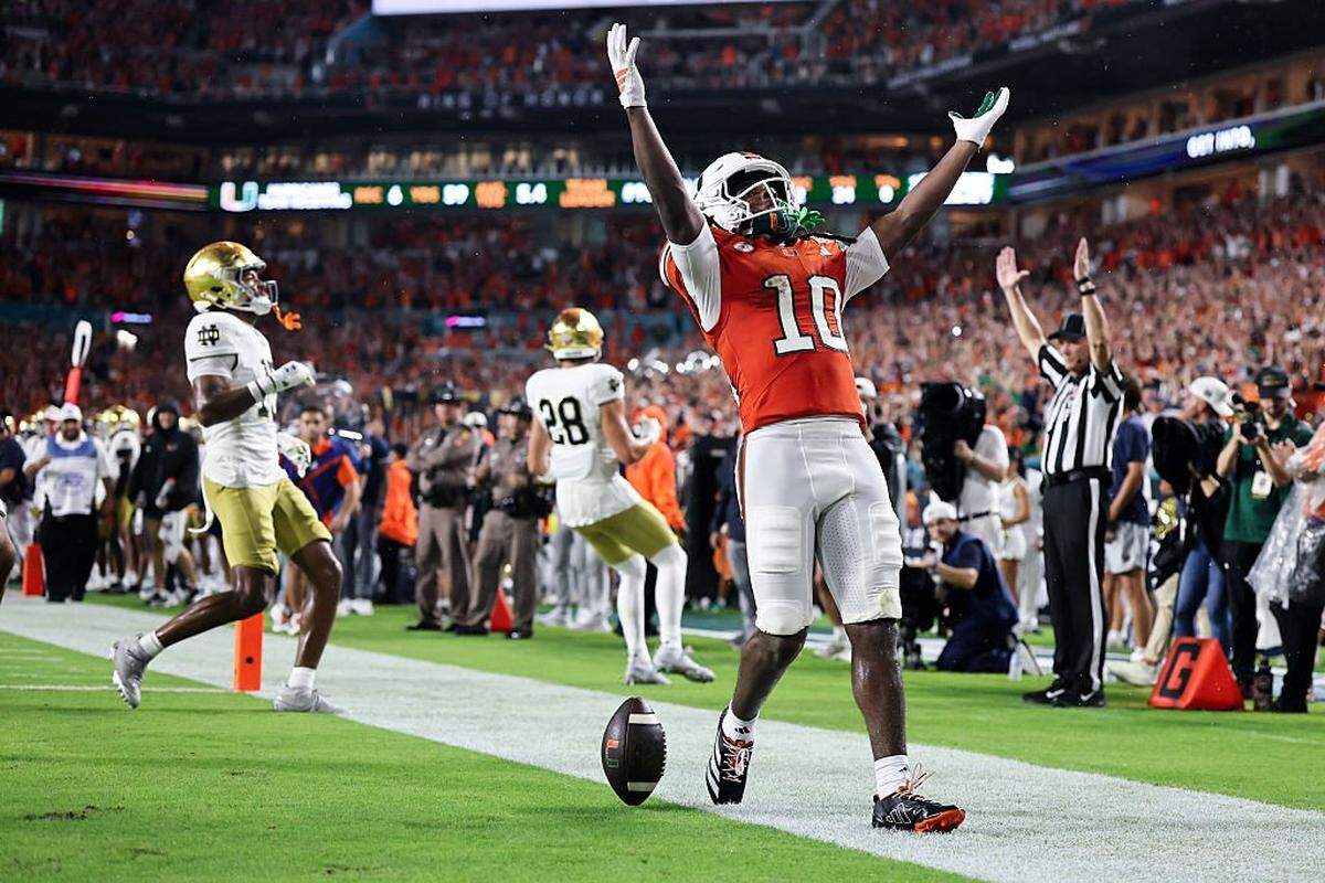 MIAMI GARDENS, FLORIDA - AUGUST 31: Malachi Tony #10 of the Miami Hurricanes celebrates his touchdown against the Notre Dame Fighting Irish during the first half at Hard Rock Stadium on August 31, 2025 in Miami Gardens, Florida. (Photo by Carmen Mandato/Getty Images)