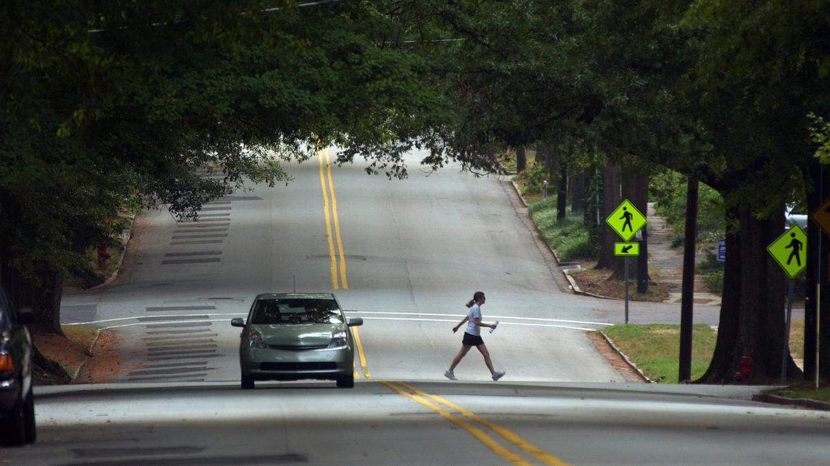 Lack of sidewalks, road design, intersections, distracted driving can make walking dangerous. North Carolina isnÕt as safe for pedestrians as it could be, advocates say.