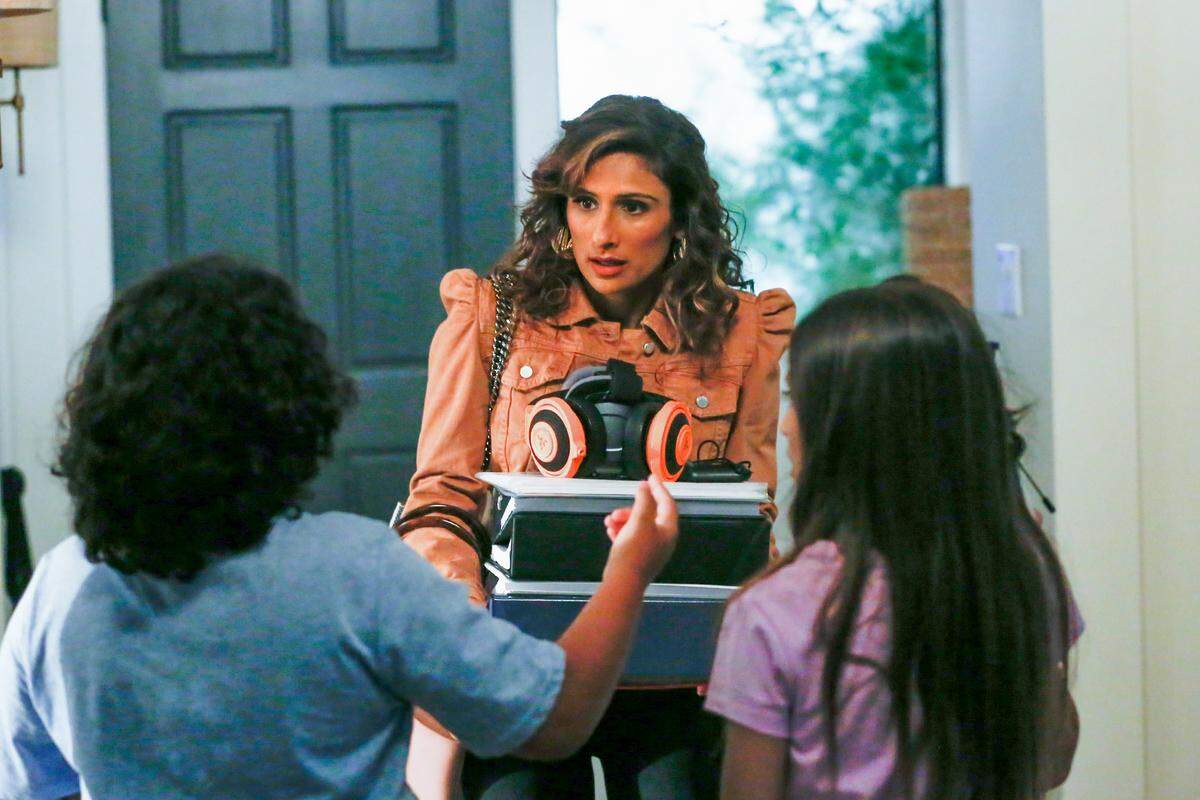 Sarayu Blue as Emet in the NBC sitcom “I Feel Bad.”
