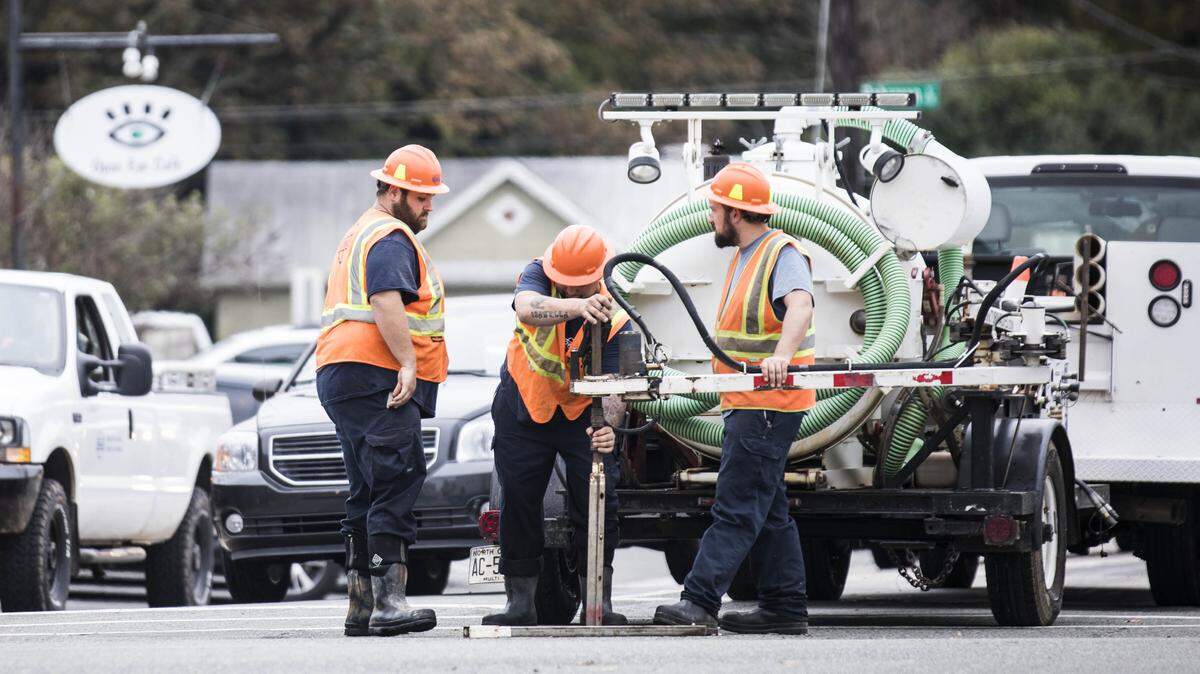 Employees of the Orange Water and Sewer Authority work at the intersection of W. Main Street and Greensboro St. in Carrboro, N.C. on Monday, Nov. 5, 2018. A major water main break occurred outside of OWASA’s Jones Ferry Road water treatment plant early Monday morning.