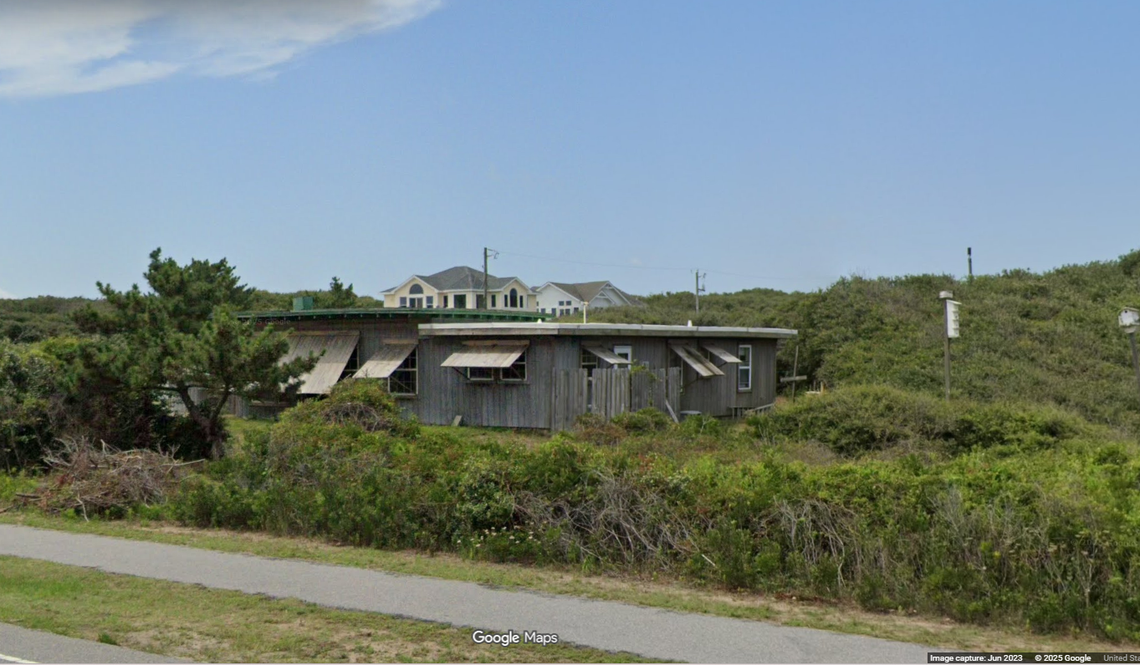 True to their name, the “flat tops” resemble boxes. The design was popularized by Outer Banks landowner Frank Stick as a way to endure the brutal coastal weather, historians say.