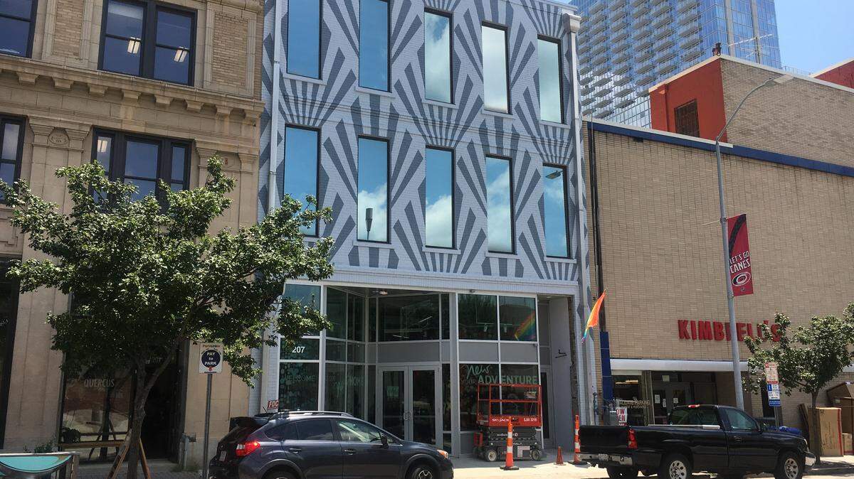 Gift and home furnishings store DECO has completed its move to South Salisbury Street in downtown Raleigh.