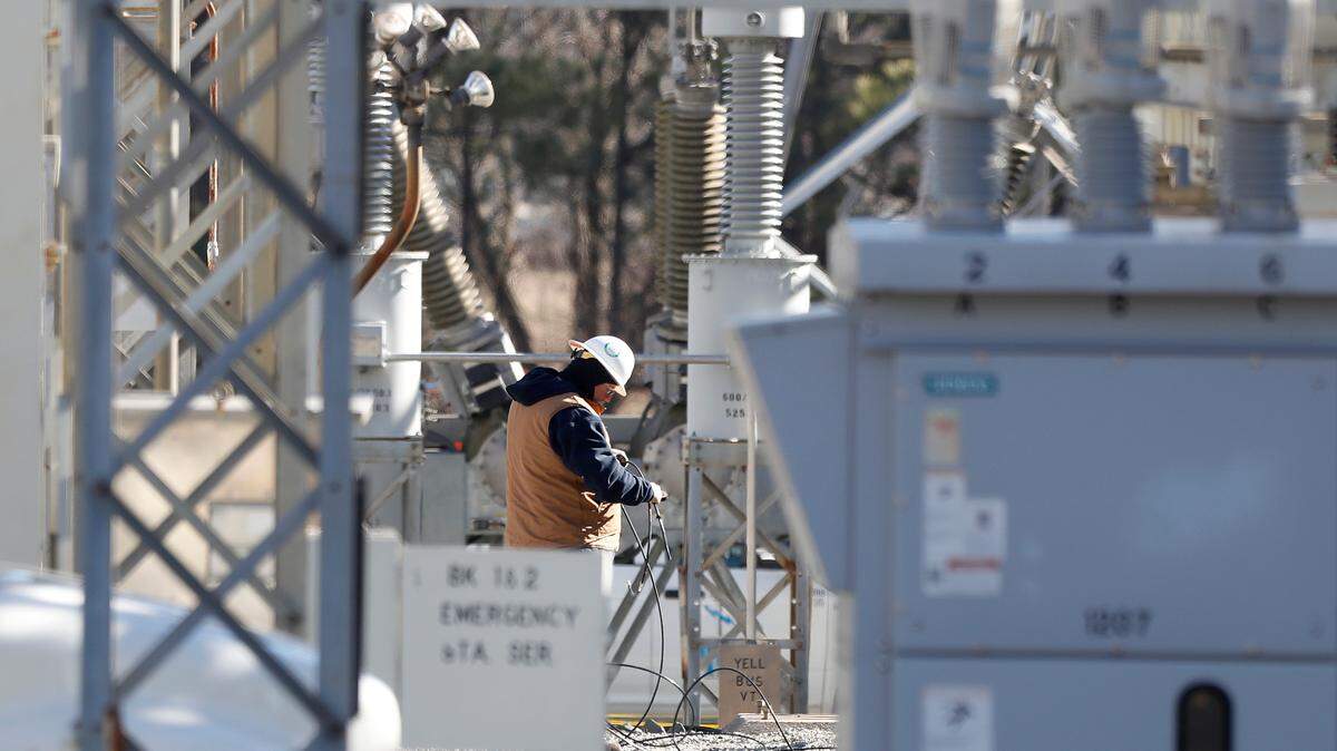 Duke Energy Carolinas customers will see an electricity rate decrease starting Wednesday because of lower fuel prices, the company said.