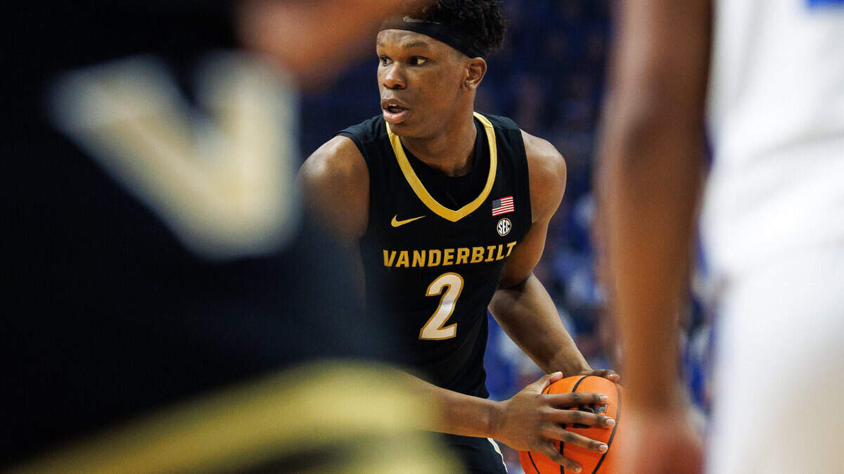 Vanderbilt Commodores forward Ven-Allen Lubin (2) holds the ball during the first half against the Kentucky Wildcats at Rupp Arena at Central Bank Center.