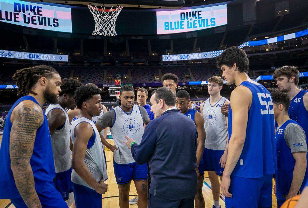 Duke coach Mike Krzyzewski huddles with his team during their open practice at the NCAA Final Four on Friday, April 1, 2022 at Caesars Superdome in New Orleans, La.