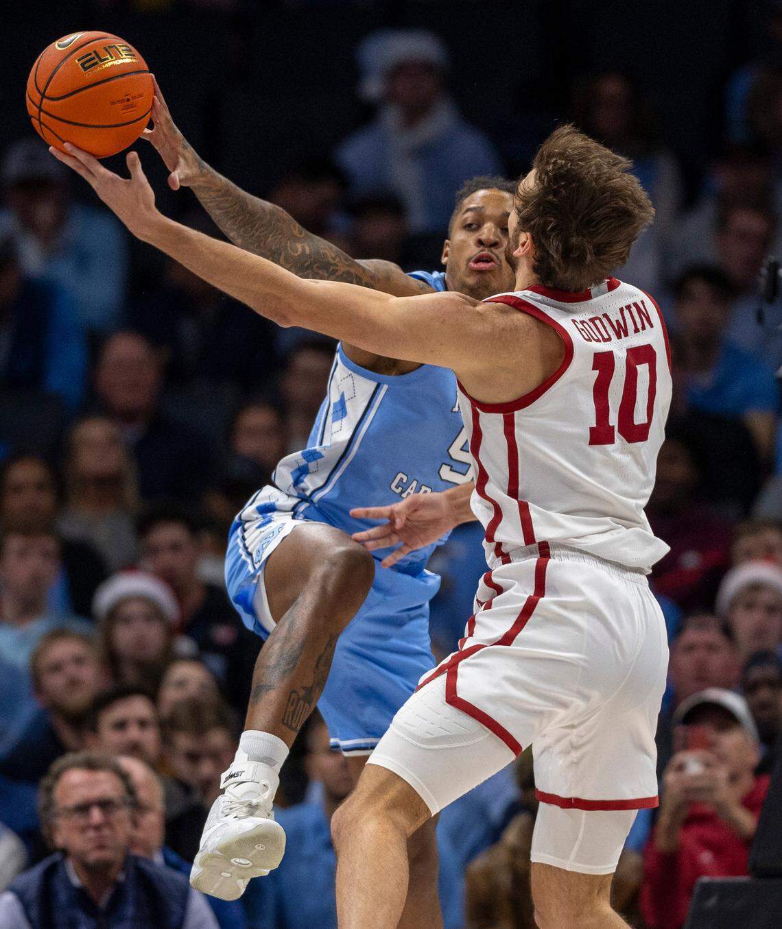 North Carolina’s Armando Bacot (5) defends Oklahoma’s Sam Godwin (10) in the first half on Wednesday, December 20, 2023 at the Spectrum Center in Charlotte, N.C.