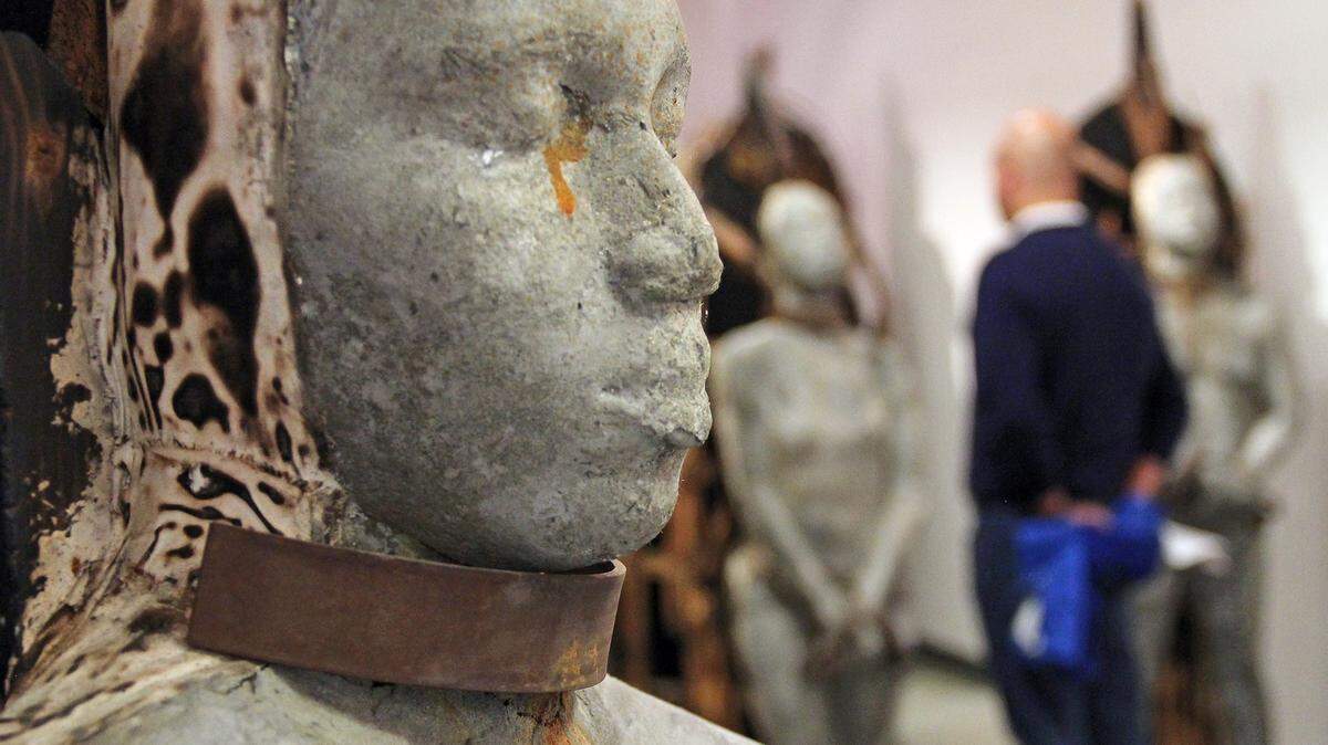 “I can’t stop the past,” Durham, N.C., artist Stephen Hayes says. “All you can do is learn from it and teach. His installation, “Cash Crop,” featuring 15 life-size sculptures of enslaved Africans in chains, runs through Nov. 17, 2019, at 109 E. Franklin St. in downtown Chapel Hill.