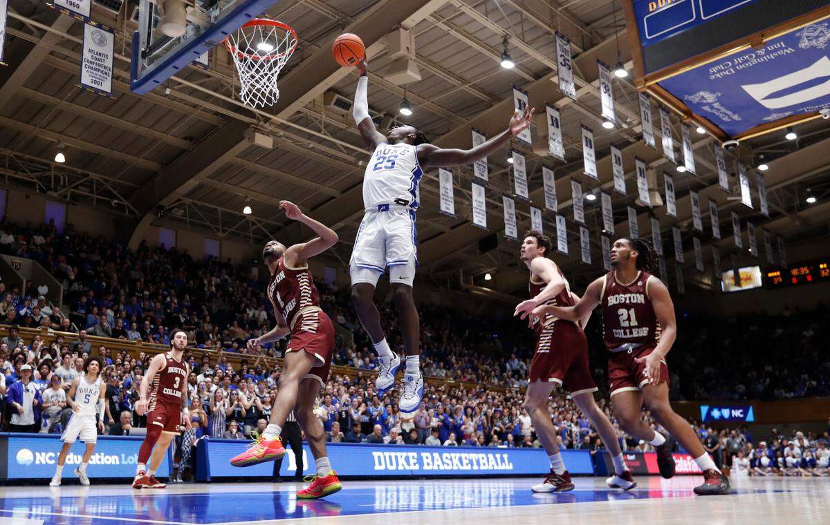 Duke’s Mark Mitchell (25) heads to put in two during Duke’s 80-65 victory over Boston College at Cameron Indoor Stadium in Durham, N.C., Saturday, Feb. 10, 2024.