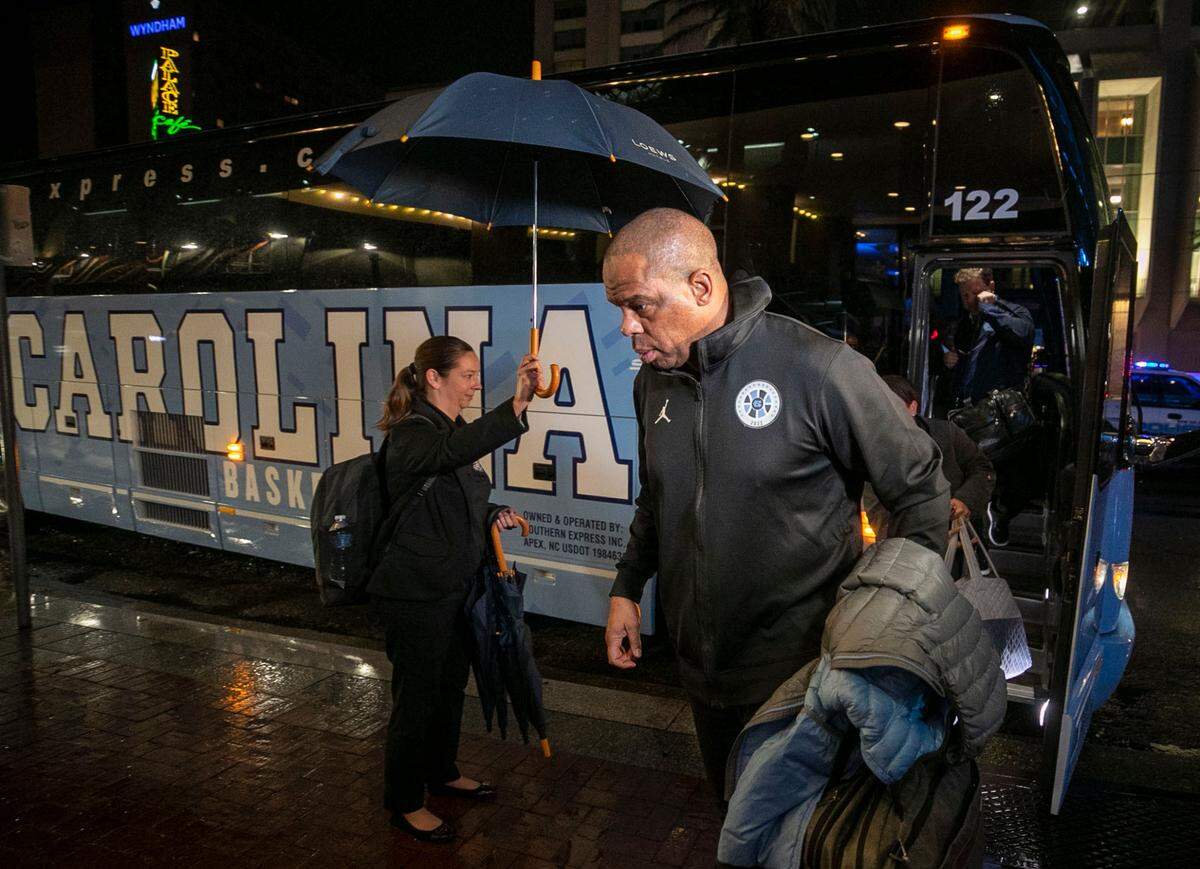 North Carolina coach Hubert Davis steps off the team bus as he arrives at the Sheraton Hotel on Canal Street for the NCAA Final Four on Wednesday, March 30, 2022 in New Orleans, La.